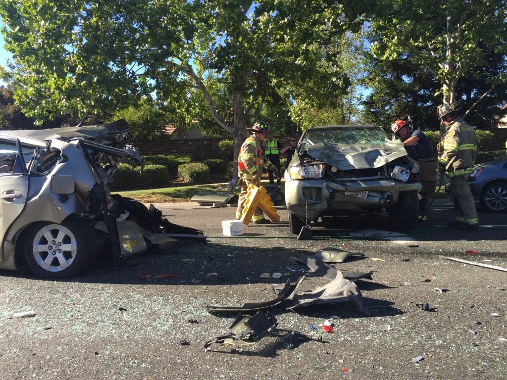 Deadly crash involving seven cars in Elk Grove